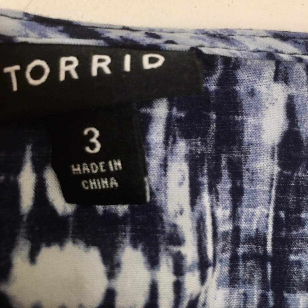 BLUE TIE-DYE CHALLIS TIE FRONT MIDI DOLMAN TOP - Picture 3 of 8